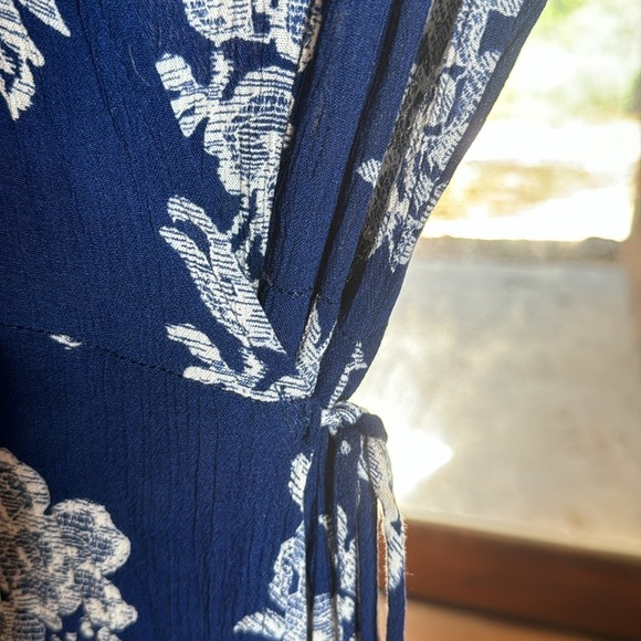 Lulu’s Heart of Marigold Navy Blue Floral Print Wrap Maxi Dress Size XS - Picture 7 of 11